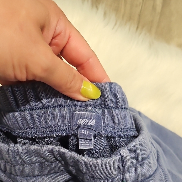 The long shirt is xs and the pants are small. Aerie Textured Blue Lounge Set - Picture 4 of 5